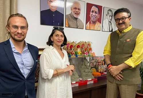 French designer hails ODOP, explores possibility of MoU with local weavers